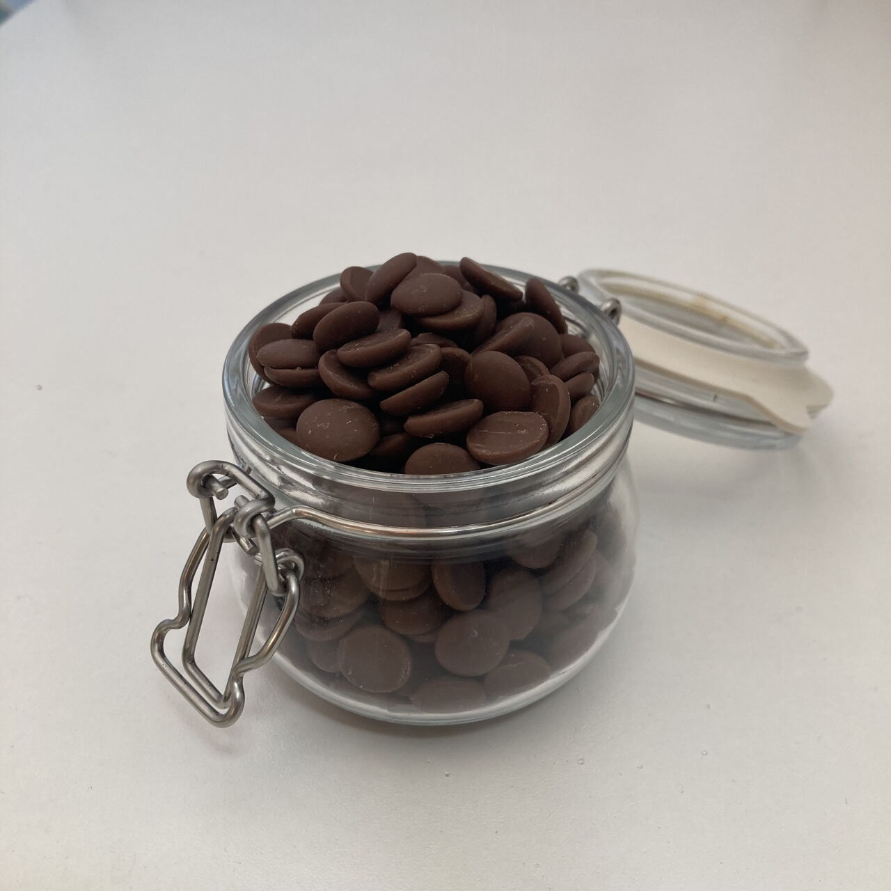 Nasik - Finomságok - Tejcsokoládé pasztilla 35% - rendelj a Menő-jövő webáruházból